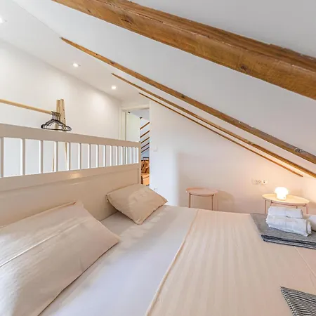 Awesome In Kastel Novi With Wifi Apartman Kastela