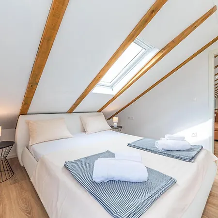 Awesome In Kastel Novi With Wifi Apartmán